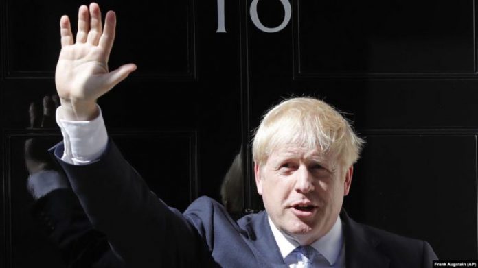 Britania e Madhe do të kthejë migrantët që hyjnë nga Franca Britania e Madhe do të kthejë migrantët që hyjnë nga Franca