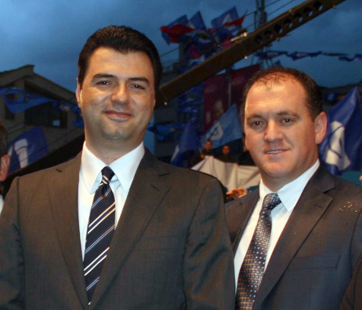 PD merr përsipër hetimin për t.ritolin në banesën e nënkryetarit të bashkisë së Kamzës: E ka vënë Rama! PD merr përsipër hetimin për t.ritolin në banesën e nënkryetarit të bashkisë së Kamzës: E ka vënë Rama!