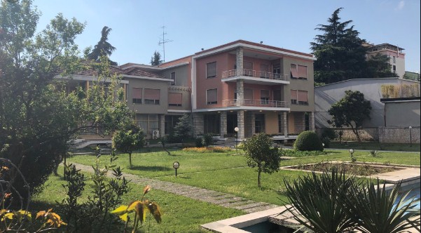 Ish-vila e Enverit në kinema, fituesi i Palmës së Artë në Kanë do të shfaqë filmin në Tiranë Ish-vila e Enverit në kinema, fituesi i Palmës së Artë në Kanë do të shfaqë filmin në Tiranë