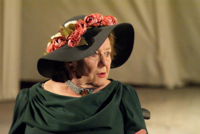 Tinka Kurti, “diva” e skenës shqiptare Tinka Kurti, “diva” e skenës shqiptare