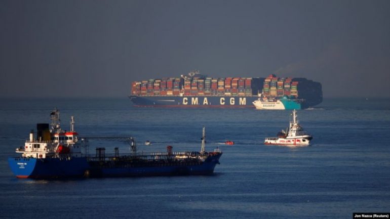 Qindra emigrantë të ‘ngecur’ në Mesdhe, asnjë vend nuk i pranon