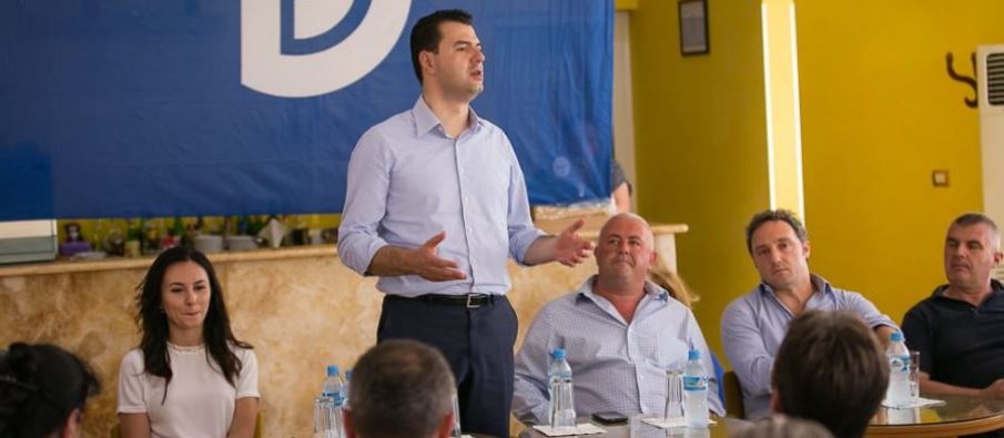 Një taktikë e re opozitare, që të shkrin së qeshuri! Një taktikë e re opozitare, që të shkrin së qeshuri!