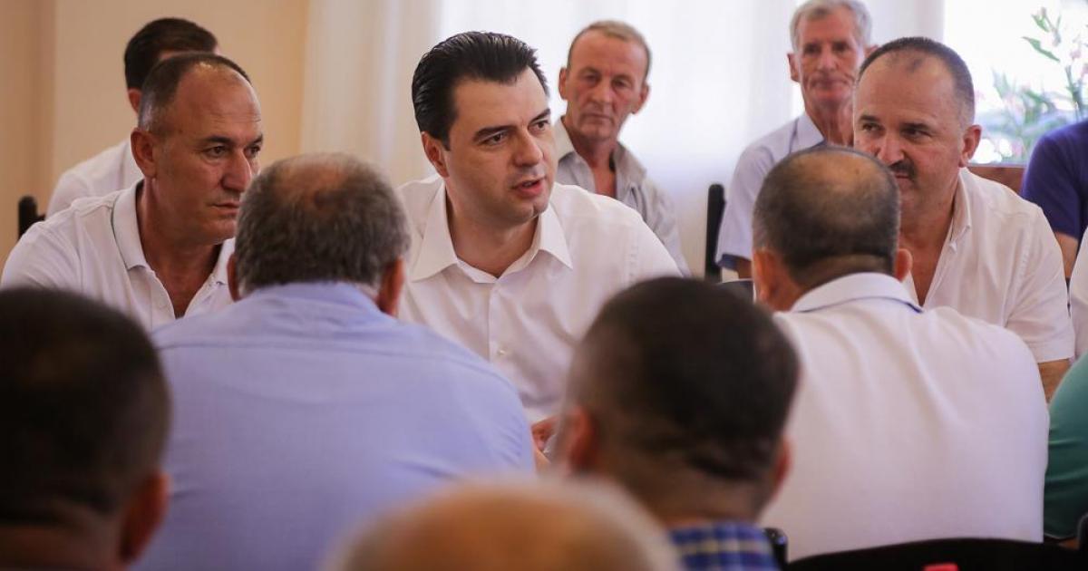 Kryebashkiaku socialist tallet me Bashën: Takimet e Lulushit si mbledhjet e një kryeplaku fshati