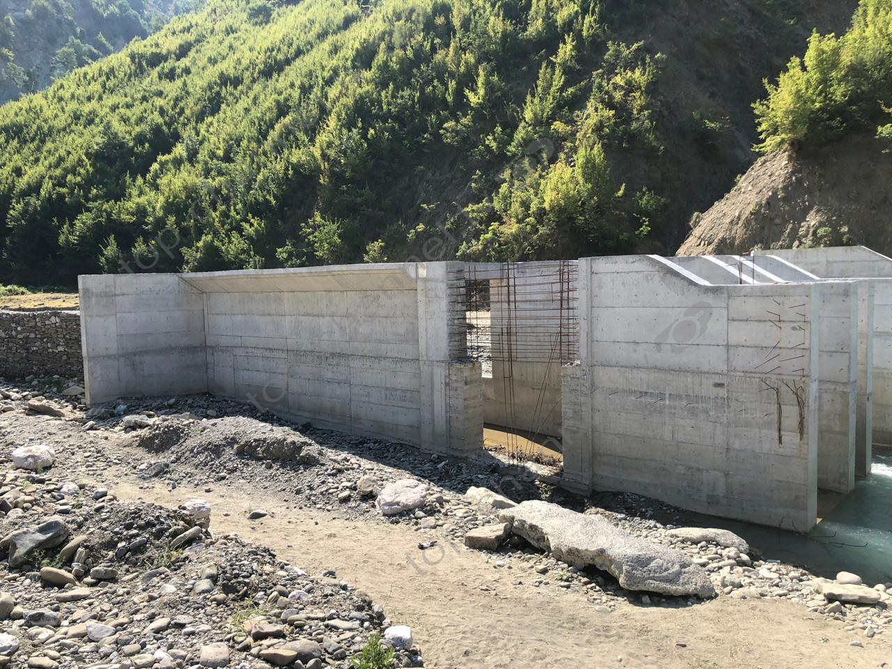 Shembet diga në kanionin e Holtës, banorët kundërshtuan ndërtimin e HEC-it Shembet diga në kanionin e Holtës, banorët kundërshtuan ndërtimin e HEC-it