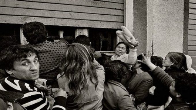 Na ishte dikur me rradhë dhe tollon…Shqipëria Na ishte dikur me rradhë dhe tollon…Shqipëria