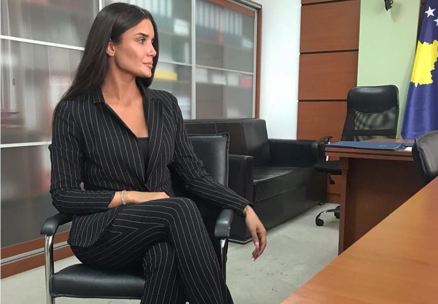 Gruaja e v.rarë mbrëmë me 15 p.lumba nga bashkëshorti, ishte nëna e këshilltares së Haradinaj. Mesazhi prekës i saj: Pusho e qetë mami jem! Gruaja e v.rarë mbrëmë me 15 p.lumba nga bashkëshorti, ishte nëna e këshilltares së Haradinaj. Mesazhi prekës i saj: Pusho e qetë mami jem!