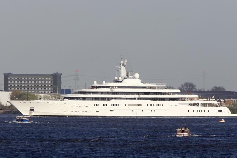 Transportonin 1477 litra naftë kontrabandë me jaht nga Saranda, shkatërrohet banda ruse Transportonin 1477 litra naftë kontrabandë me jaht nga Saranda, shkatërrohet banda ruse