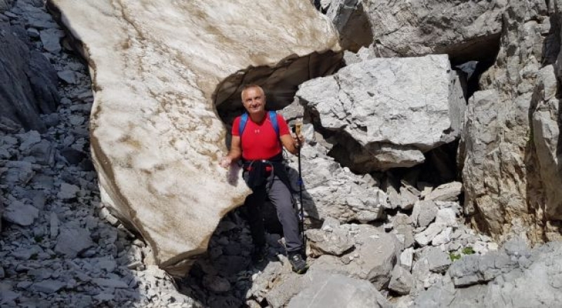 Tedi Blushi, b**hë lëpirësi i ri i Metës, frymëzohet nga majat e maleve dhe “madhështia” e padronit përball “xhuxhit” Balla