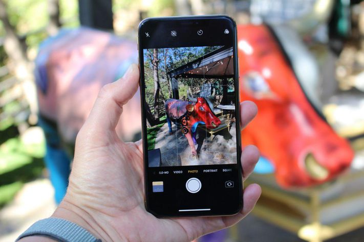 Shqipëria “kampione” e Europës, thyen rekordin me 445 orë punë për të blerë një iPhone