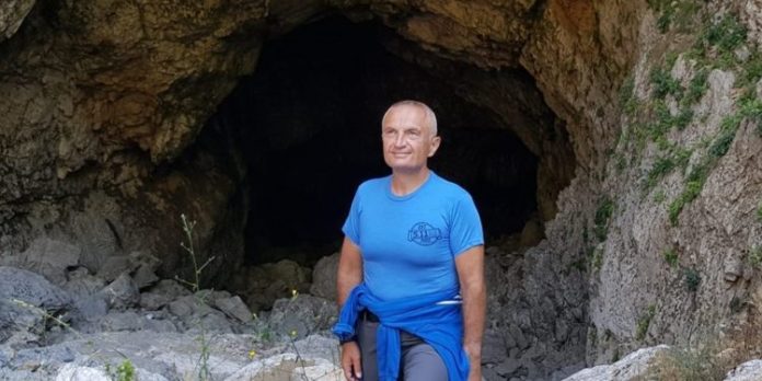 VIDEO/ Meta merr malet me rradhë: Përshëndet shqiptarët nga pyjet e Bizës së Martaneshit VIDEO/ Meta merr malet me rradhë: Përshëndet shqiptarët nga pyjet e Bizës së Martaneshit