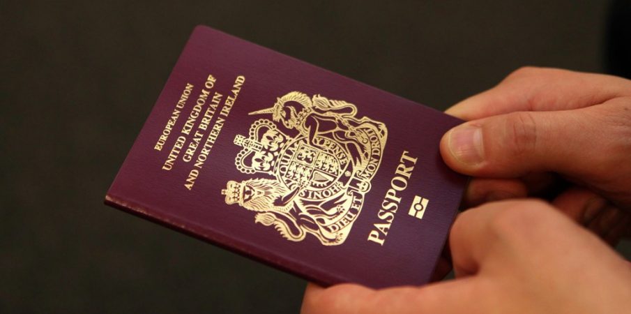 Përse Britania po tërheq pasaportat e “refugjatëve kosovarë”?! Përse Britania po tërheq pasaportat e “refugjatëve kosovarë”?!