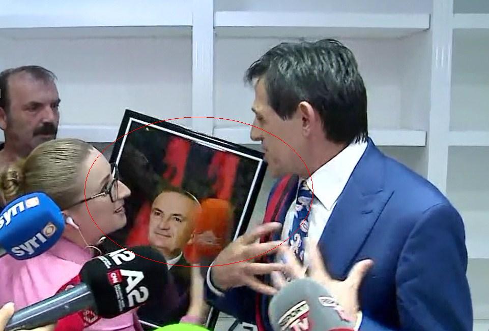 Ilir Meta të…fotografia me “kokë poshtë” në Kamëz e presidentit në ikje, mesazh i PD apo PS? (Foto) Ilir Meta të…fotografia me “kokë poshtë” në Kamëz e presidentit në ikje, mesazh i PD apo PS? (Foto)