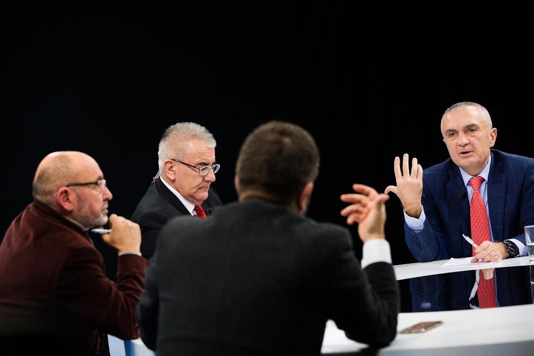 Ylli Rakipi i shpërndahet “tufa e konellapsave” dhe flet përçart: Emisionin ma mbylli Rama?! Pronari Irfan Hysenbelliu: S’guxon njeri të më bëjë presion mua! Ylli Rakipi i shpërndahet “tufa e konellapsave” dhe flet përçart: Emisionin ma mbylli Rama?! Pronari Irfan Hysenbelliu: S’guxon njeri të më bëjë presion mua!