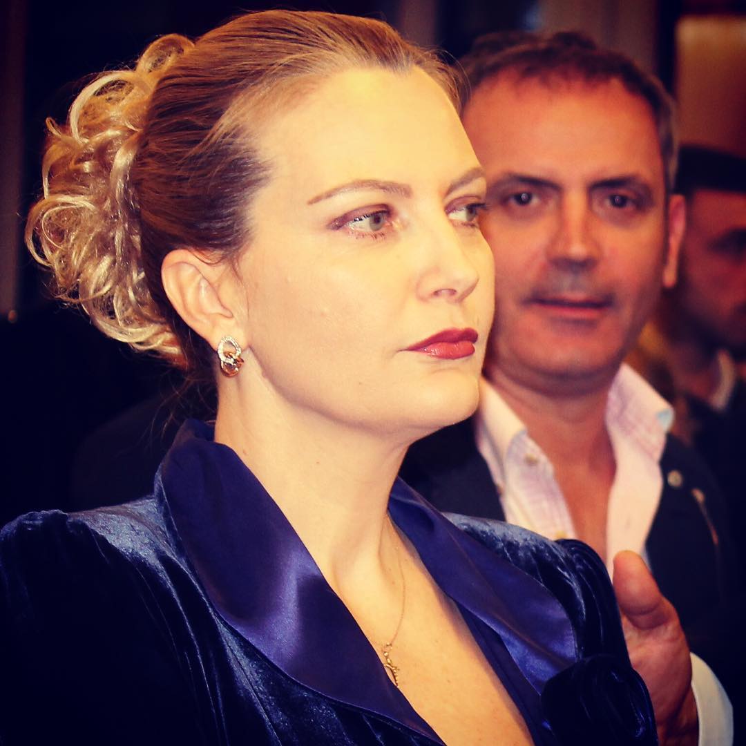 Enkel Demi bën ironi “politike” si Idrizi dhe Doda por … A i bie ndërmend Ramës për “bilbilat” Yll Rakipi dhe Adi Krasta?! Enkel Demi bën ironi “politike” si Idrizi dhe Doda por … A i bie ndërmend Ramës për “bilbilat” Yll Rakipi dhe Adi Krasta?!