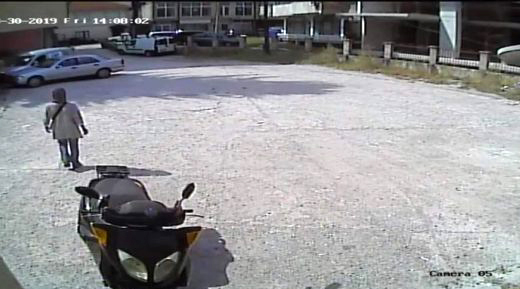 Lypsarja me Mercedes nga Shkup që kërkon lëmoshë në…Gostivar Lypsarja me Mercedes nga Shkup që kërkon lëmoshë në…Gostivar