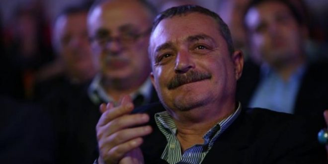 Atdheu (në vend të një lamtumire nga Fatos Baxhaku) Atdheu (në vend të një lamtumire nga Fatos Baxhaku)