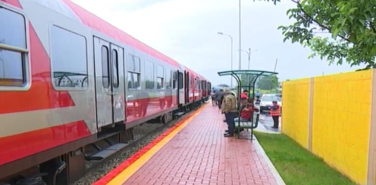 Treni Tiranë-Durrës-Rinas: BERZH zgjedh kompaninë që do mbikqyrë punimet Treni Tiranë-Durrës-Rinas: BERZH zgjedh kompaninë që do mbikqyrë punimet