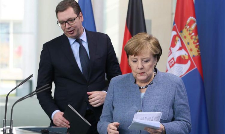 Kufijtë/Angela Merkel “ultimatum” Vuçiçit: Do ndëshkoheni rëndë Kufijtë/Angela Merkel “ultimatum” Vuçiçit: Do ndëshkoheni rëndë