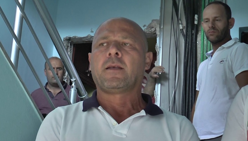 Nuk kishte si të mungonin dhe perlat e Xhelal Mziut, tregon çfarë fshihet pas sulmit ndaj nënkryetarit të Kamzës Nuk kishte si të mungonin dhe perlat e Xhelal Mziut, tregon çfarë fshihet pas sulmit ndaj nënkryetarit të Kamzës