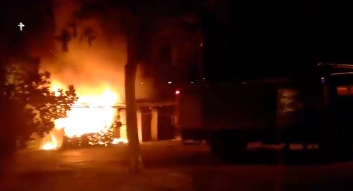 Ç’po ndodh në Shkup?! Zjarr i madh dhe dy s.hpërthime të fuqishme (Video) Ç’po ndodh në Shkup?! Zjarr i madh dhe dy s.hpërthime të fuqishme (Video)