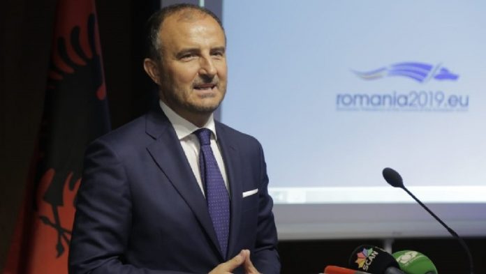 Ambasadori Luigi Soreca me mesazh të fortë: Koha s’pret, duhen realizuar detyrat para fundit të vitit Ambasadori Luigi Soreca me mesazh të fortë: Koha s’pret, duhen realizuar detyrat para fundit të vitit