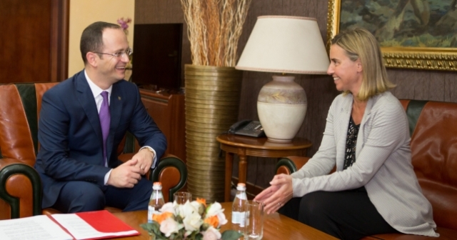 Ditmir Bushati reagon menjëherë pas deklaratës së Mogherinit për negociatat e Shqipërisë Ditmir Bushati reagon menjëherë pas deklaratës së Mogherinit për negociatat e Shqipërisë