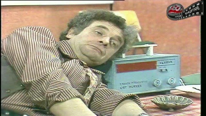 Krushqi me Jovan Bregun …upupupu! Komedia që na bëri të qeshim me lot prej të paharruarit Roland Trebicka Krushqi me Jovan Bregun …upupupu! Komedia që na bëri të qeshim me lot prej të paharruarit Roland Trebicka