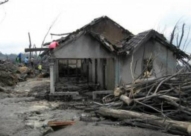 Shembin shtëpinë e gjyshit për të kërkuar thesar, por nuk do ta besoni çfarë gjetën Shembin shtëpinë e gjyshit për të kërkuar thesar, por nuk do ta besoni çfarë gjetën