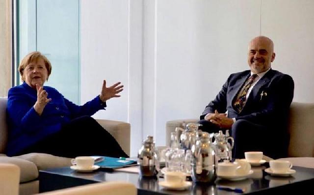 VIDEO/ Vizita në Gjermani, Rama përfundon takimin me Merkel: Mike e vërtetë, i inkurajuar nga vlerësimet dhe predispozita pozitive ndaj Shqipërisë