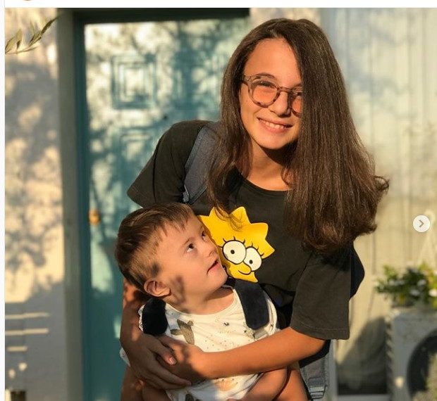 “Me gëzim po shkoj në shkollë!” Gruaja e Dr.Florit ndan fotot më të bukura të dy fëmijëve të saj dhe ka një urim special