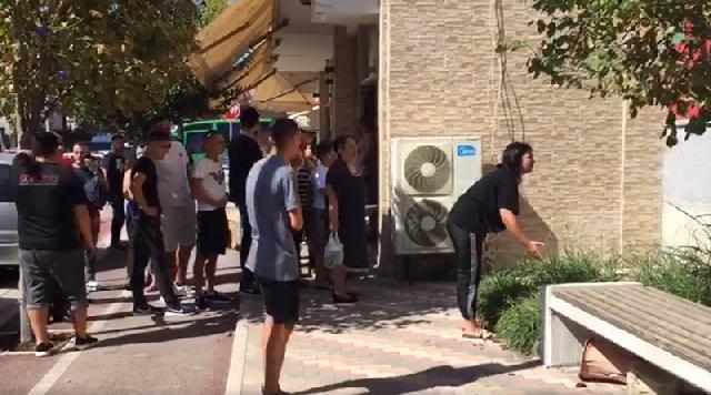 “Lamtumirë, gruaja me sytë e bukur”! Kolegët dedikimin prekës mësueses që ra aksidentalisht nga pallati dje në Fier “Lamtumirë, gruaja me sytë e bukur”! Kolegët dedikimin prekës mësueses që ra aksidentalisht nga pallati dje në Fier