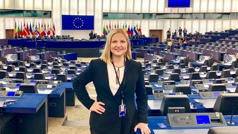 Eurodeputetja shqiptare, mbesa e Musine Kokalarit, Arba Kokalari zgjidhet zv.presidente e Parlamentit Europian, ja kë parti përfaqëson Eurodeputetja shqiptare, mbesa e Musine Kokalarit, Arba Kokalari zgjidhet zv.presidente e Parlamentit Europian, ja kë parti përfaqëson