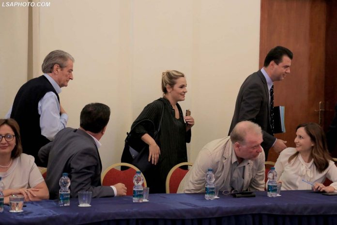 Berisha e pranon me mburrje: Mandatet u dogjën me urdhërin tim… për inat të ndërkombëtarëve! E hëngri dhe Monika Berisha e pranon me mburrje: Mandatet u dogjën me urdhërin tim… për inat të ndërkombëtarëve! E hëngri dhe Monika