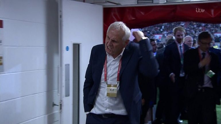 Reagimin fantastik i trajnerit të Kosovës kur e kupton se po filmohet: Tërbohet nga gjyqtarët! Shikoni videon! Reagimin fantastik i trajnerit të Kosovës kur e kupton se po filmohet: Tërbohet nga gjyqtarët! Shikoni videon!