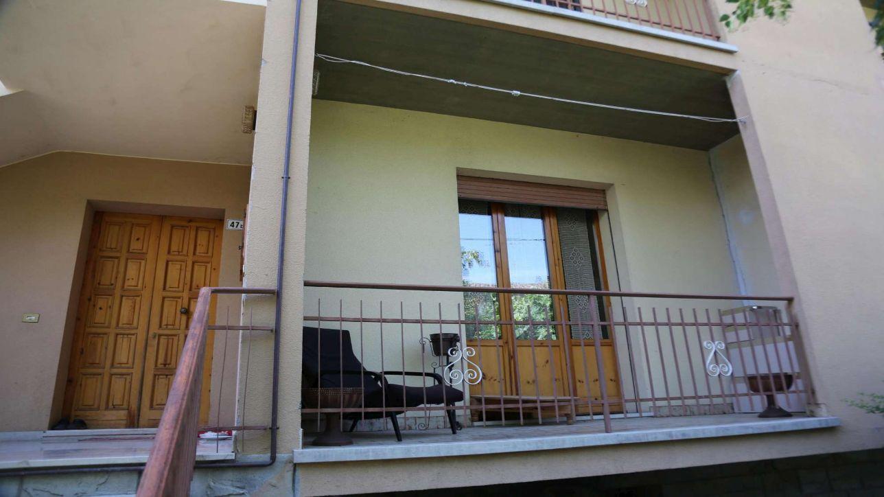 Shtëpia e tij përfundoi në ankand, bashkëqytetarët e blejnë dhe ja dhurojnë Shtëpia e tij përfundoi në ankand, bashkëqytetarët e blejnë dhe ja dhurojnë