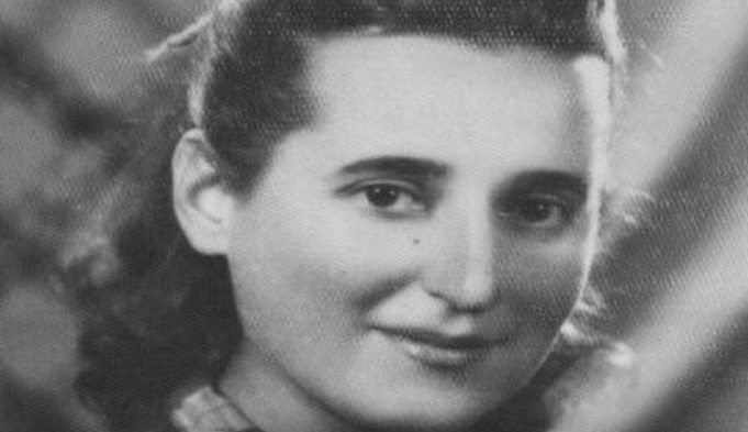 Rrëfehet djali i Elena Gjikës: Vuajtjet e nënës sime, nusja e djalit të ish-kryeministrit Rrëfehet djali i Elena Gjikës: Vuajtjet e nënës sime, nusja e djalit të ish-kryeministrit