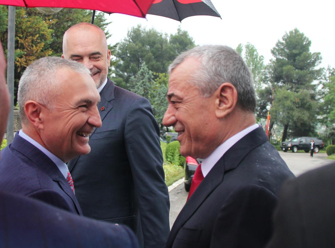 Meta publikon foton me Ramën dhe Ruçin, zbulon detajet e takimit të djeshëm në Kuvend