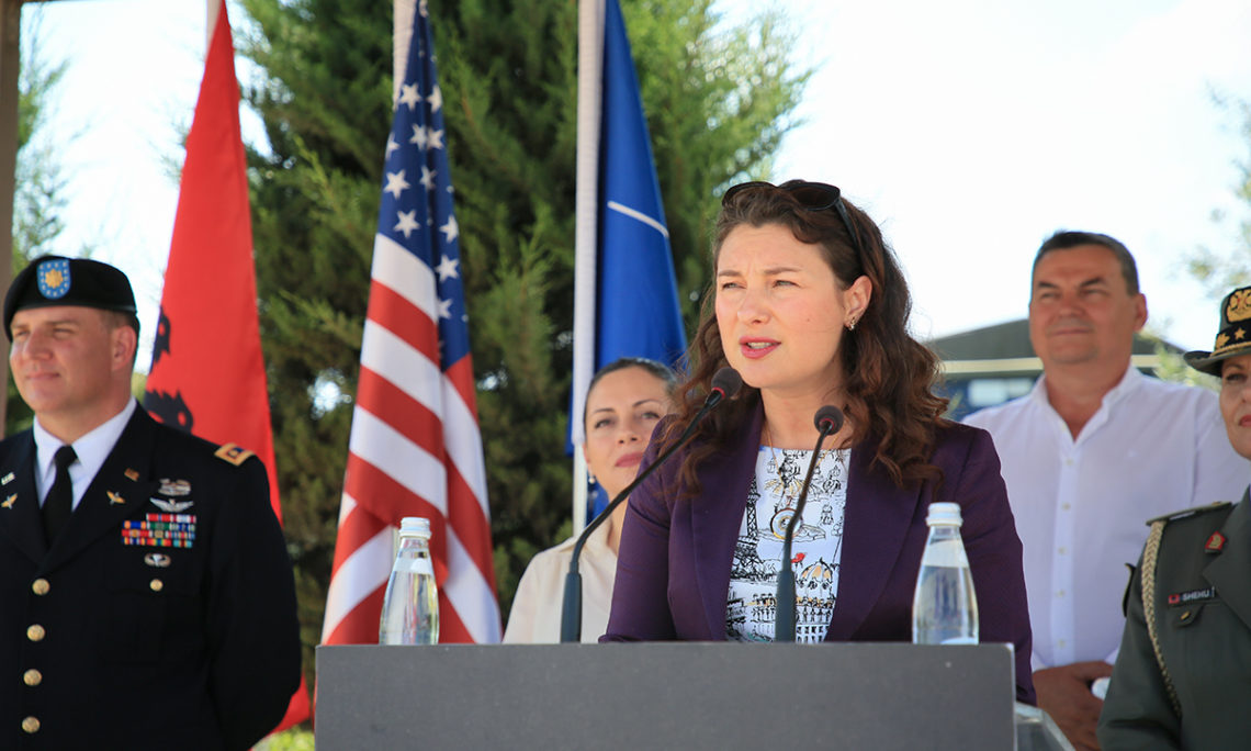 Zv/ambasadorja e SHBA: Raporti me Shqipërinë i pathyeshëm, do rrisim mbështetjen ushtarake Zv/ambasadorja e SHBA: Raporti me Shqipërinë i pathyeshëm, do rrisim mbështetjen ushtarake