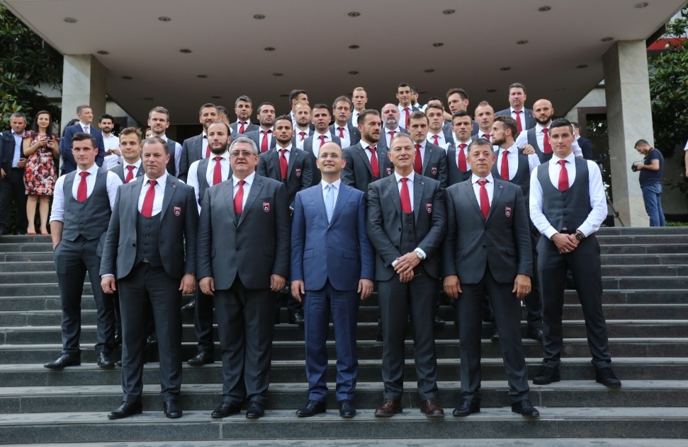 Ministria e Jashtme konfirmon heqjen e pasaportave diplomatike për futbollistët e Kombëtares Ministria e Jashtme konfirmon heqjen e pasaportave diplomatike për futbollistët e Kombëtares