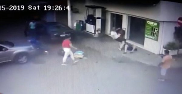 VIDEO/ Gruaja aksidenton dhe godet me shkelma motoçiklistin në Tiranë: Prokurori Kapo mbyll hetimet dhe ironizon viktimën VIDEO/ Gruaja aksidenton dhe godet me shkelma motoçiklistin në Tiranë: Prokurori Kapo mbyll hetimet dhe ironizon viktimën