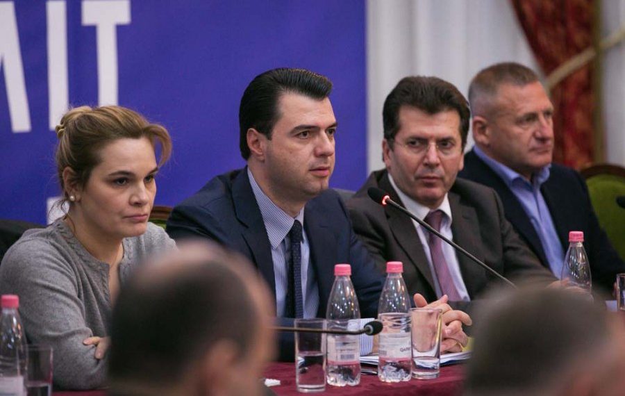 Rreziku i kakofonisë rreth hapjes së listave