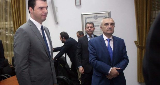Takimin Meta-Basha me sherr dhe presion: Presidenti në ikje i kërkon kreut të PD të tërhiqet nga kushtet ndryshe…  do i’a heqi  frenat e opozitës