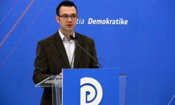 Zbulohen detaje: Pse Basha shkarkoi servilin e radhës?! Zbulohen detaje: Pse Basha shkarkoi servilin e radhës?!