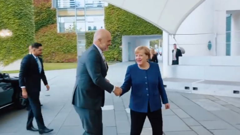 Rama intervistë për mediat pas takimit me Merkel: Nuk kërkojmë dhuratë por atë që na takon, BE është bërë gjithmonë e më e ngurtë dhe ka hyrë në vështirësi të reja Rama intervistë për mediat pas takimit me Merkel: Nuk kërkojmë dhuratë por atë që na takon, BE është bërë gjithmonë e më e ngurtë dhe ka hyrë në vështirësi të reja