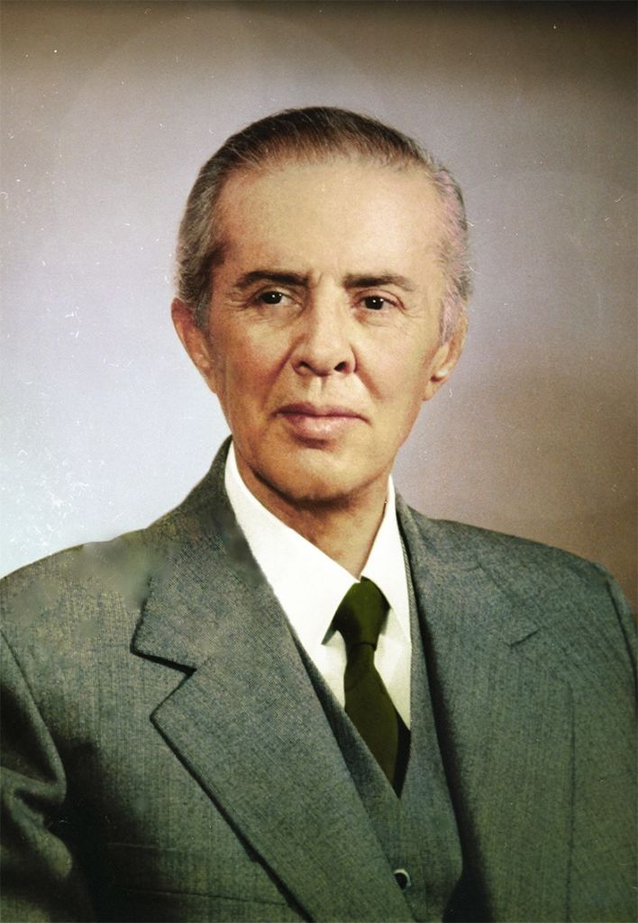 Fotografi i kohës së diktaturës rrëfen si e bëri foton e fundit të Enverit dhe atë të Kristaqit me Edi Ramën