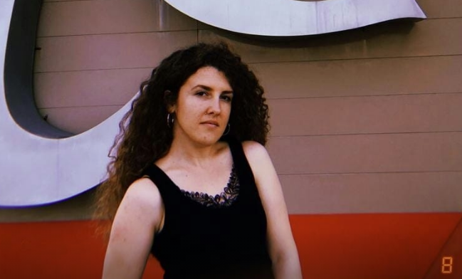 U shoqërua në Polici për lajmin e rremë të termetit: Ja si u mbrojt! Gazetarja e Koços ja hodhi po i Zenit?!