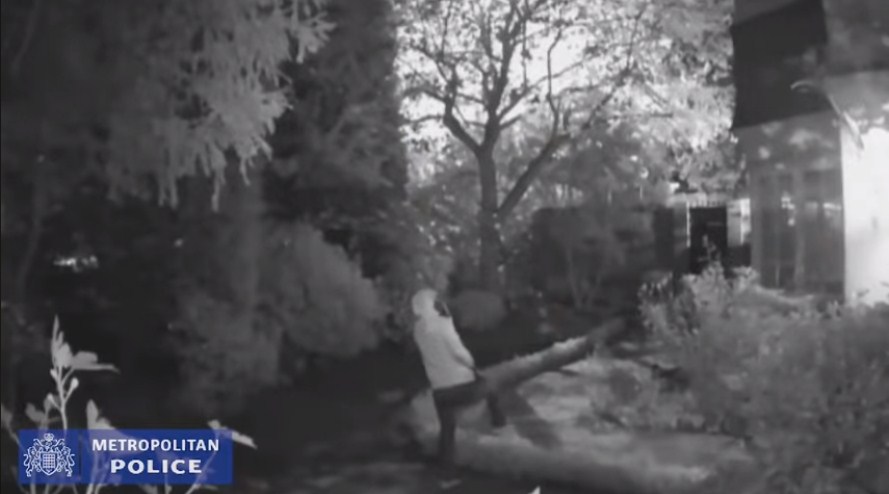 Historia e pabesueshme e grabitqarit të Londrës, fshatarit nga Gjormi i Vlorës që arriti t’iu vidhe 10 mln paund VIP-ave botërorë Historia e pabesueshme e grabitqarit të Londrës, fshatarit nga Gjormi i Vlorës që arriti t’iu vidhe 10 mln paund VIP-ave botërorë