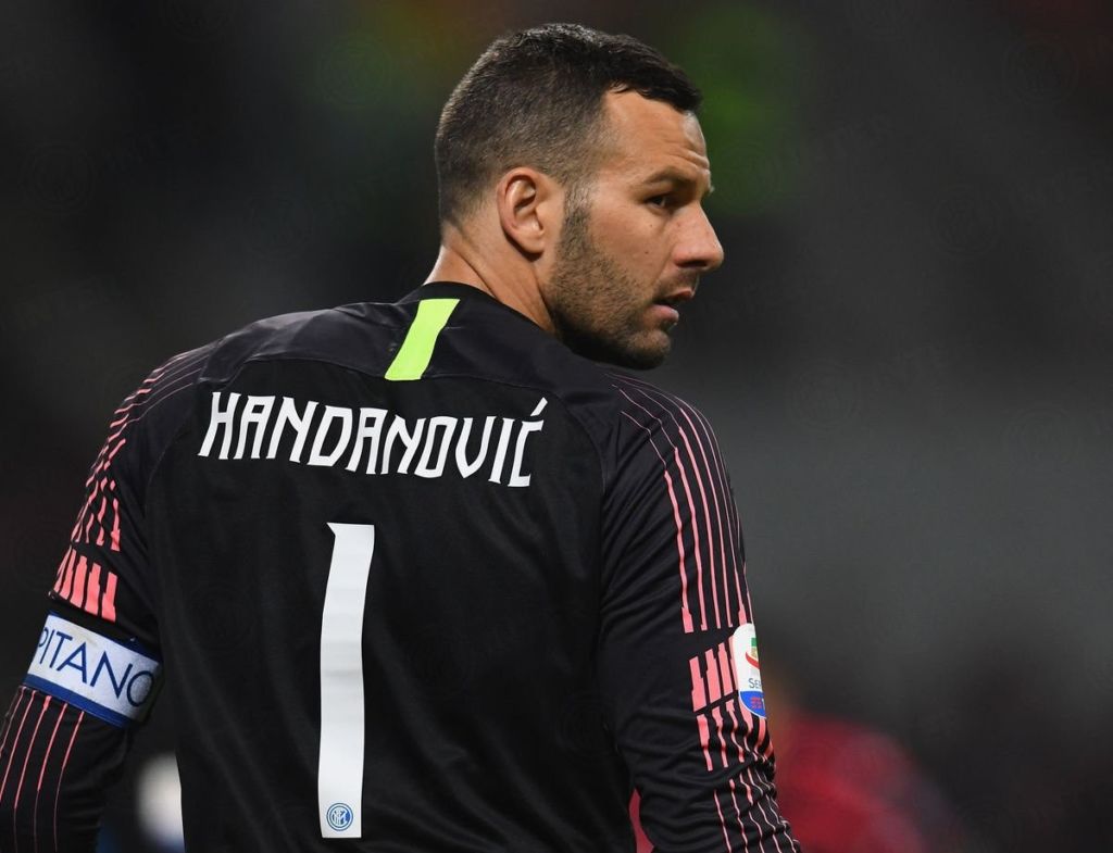 Handanovic shpëtonte Interin nga golat, por makina e tij “fluturoi me skifterët” Handanovic shpëtonte Interin nga golat, por makina e tij “fluturoi me skifterët”