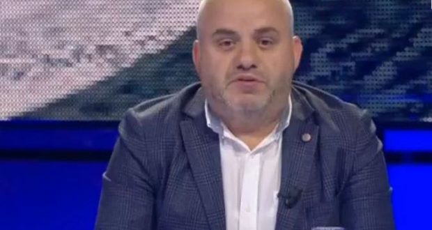 “O popull, mos u merrni me Metën dhe Berishën se ia kanë pluguar nënën Kushtetutes dhe po mundohen t’ia lërojnë dhe Reformës në Drejtësi, kujdes mos mbeteni viktima” “O popull, mos u merrni me Metën dhe Berishën se ia kanë pluguar nënën Kushtetutes dhe po mundohen t’ia lërojnë dhe Reformës në Drejtësi, kujdes mos mbeteni viktima”