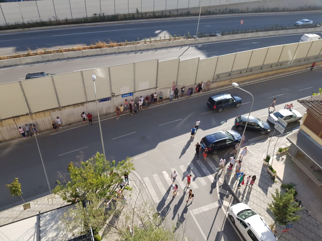 Tërmet i fuqishëm në Shqipëri: Ja zonat dhe pamjet e shkatërrimit që solli ky tërmet (Foto) Tërmet i fuqishëm në Shqipëri: Ja zonat dhe pamjet e shkatërrimit që solli ky tërmet (Foto)